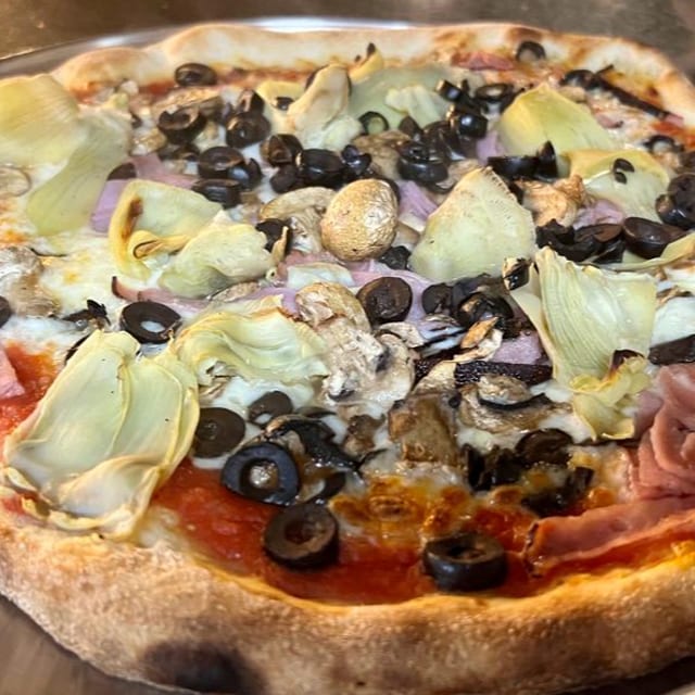 Capricciosa Pizza.